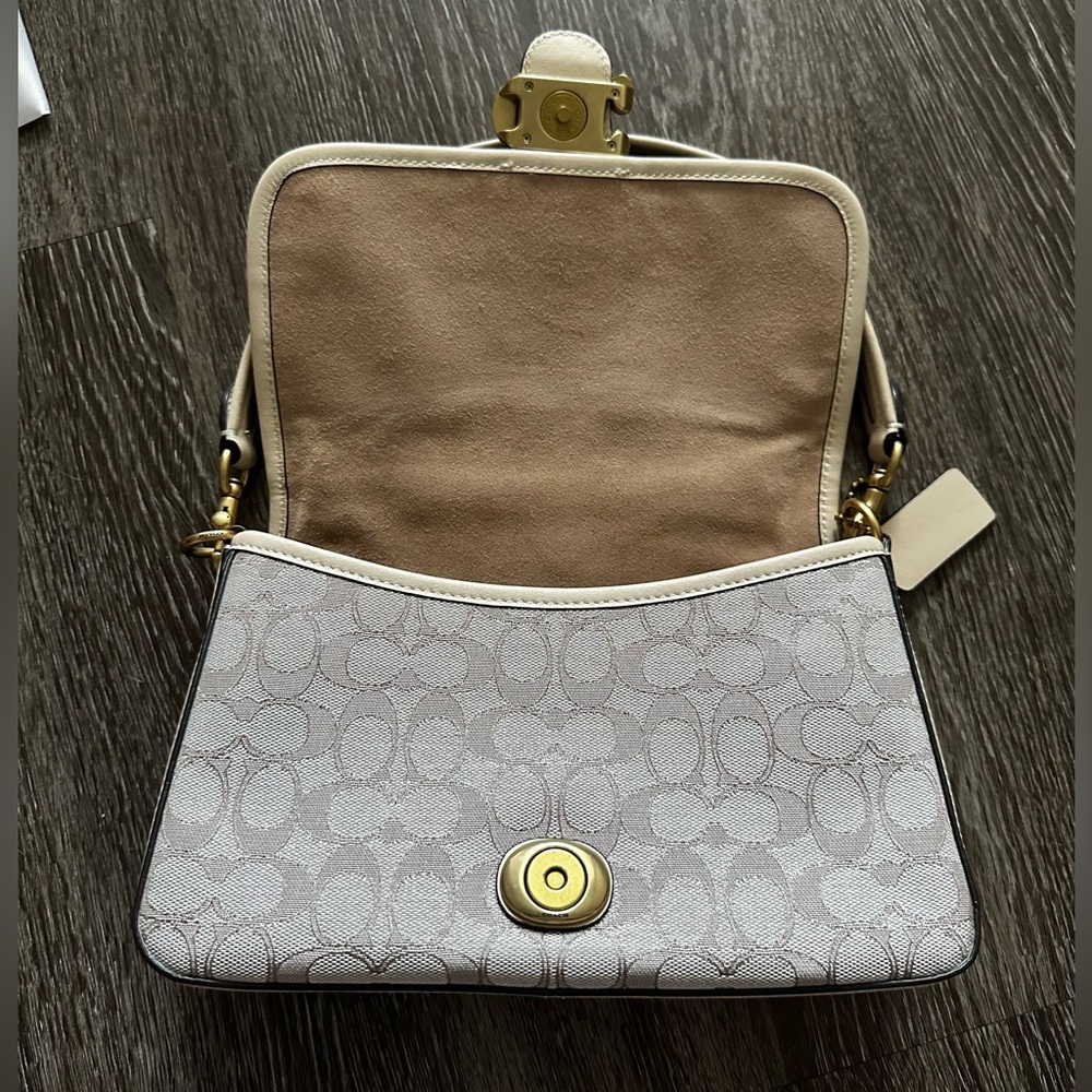 Soft Tabby Shoulder Bag In Signature Jacquard - Picture 2 of 11